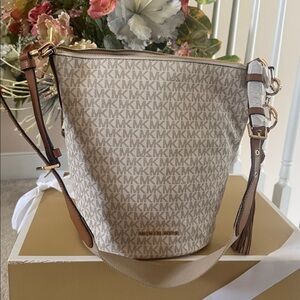 Michael Kors Brooke Zip Buckets Brand New Authentic 11x12